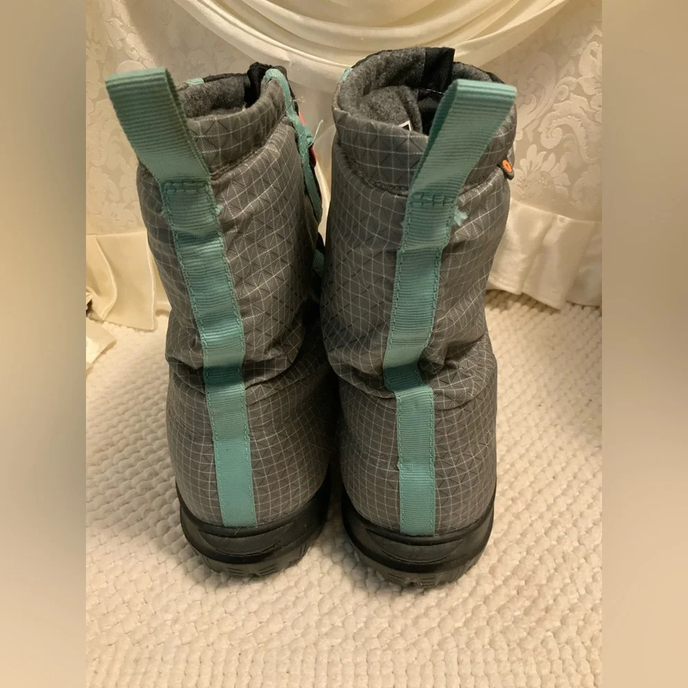 BOGS SNOW BOOTS
